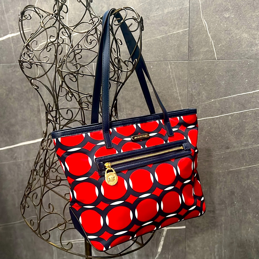 Michael Kors Kempton Medium Pocket Bag Euc